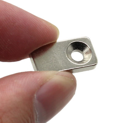 Magnetisierte Richtung N35 Stärker Neodym-Seltene Erden-Block Gegensunkener Magnet
