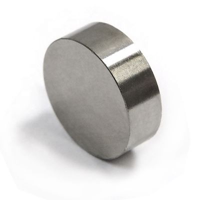 7.4g/cm3 Dichte Seltene Erden Permanent gegossener AlNiCo Rundzylindermagnet für Kabelknopf