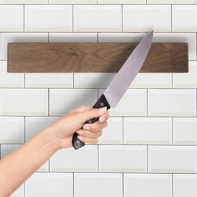 Seit 2000 produzieren wir professionelle magnetische Holzmesserstreifen für die Küche.