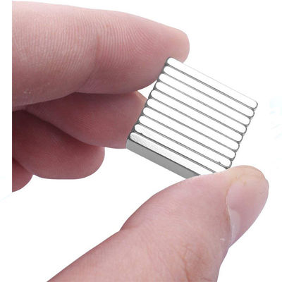 Toleranz /-0,05 mm Nickelbeschichtete superstarke N45 Neodymmagnete für rechteckige Blöcke