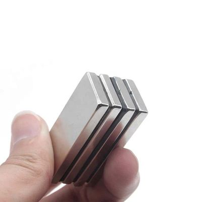Industriemagnet 50x25x10 Sinterneodym-Eisen-Boron für eine hohe Haltegehalt