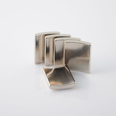 Schneiden N35-N52 M H SH UH Seltenerd-Neodym-Bogentfliesenmagnet für Industrie