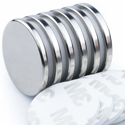 NiCuNi-beschichteter NdFeB-Magnet N35 N42 N48 N52 Neodym-Disc-Magnete mit 3M-Klebstoff