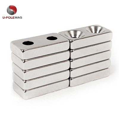 N45 Quadratblock-Gegensunken-Loch-Magnet in helles Silber Sinterneodym-Material