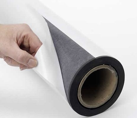 Flexible Magnetpapierrolle aus Gummi mit Klebstoff für eine starke und langlebige Bindung