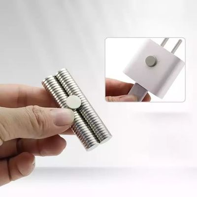 Nickelbeschichtung N52 Neodym-Disc-Magnet mit ±3% Toleranz und individueller Festigkeit