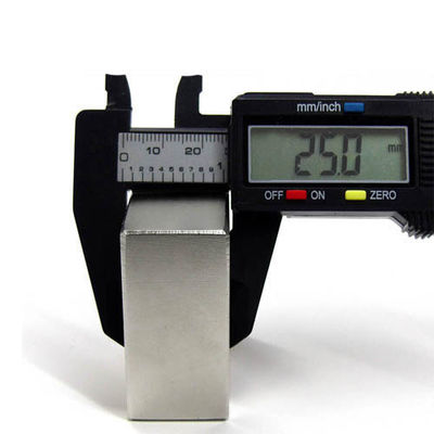 Industrie-Magnetblock Neodym NdFeb 50x50x25mm mit starken magnetischen Eigenschaften