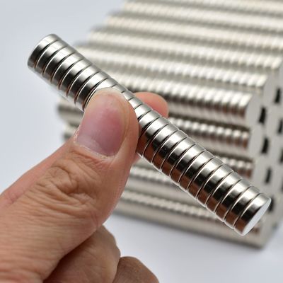 Genaue Toleranz von /-0,1mm N38 doppelseitiger Neodym-Disc-Magnet für die Verpackung Geschenk-Box