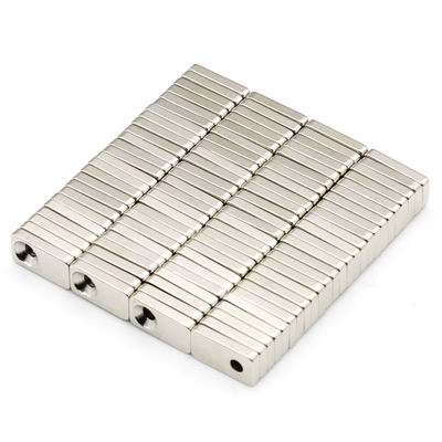 Magnetisierte Richtung N35 Stärker Neodym-Seltene Erden-Block Gegensunkener Magnet