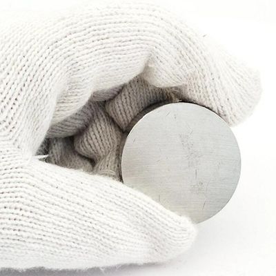 7.4g/cm3 Dichte Seltene Erden Permanent gegossener AlNiCo Rundzylindermagnet für Kabelknopf