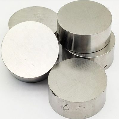 7.4g/cm3 Dichte Seltene Erden Permanent gegossener AlNiCo Rundzylindermagnet für Kabelknopf