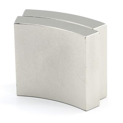 Industrie kundenspezifischer NdFeB-Magnet mit N52 und kundenspezifischer Magnetisierungsrichtung