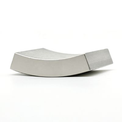 Industrie kundenspezifischer NdFeB-Magnet mit N52 und kundenspezifischer Magnetisierungsrichtung
