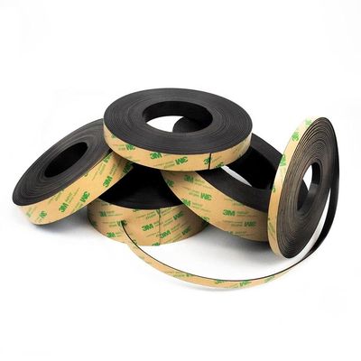 Flexibles Neodymium-Magnetband 30x1,5 mm mit Dauerklebstoff und Schneidservice