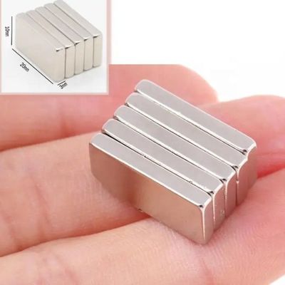 Rechteckiger dünner Magnet 20x10x3mm 3,3 kg Kraft für maximale Arbeitstemperatur 80 Grad